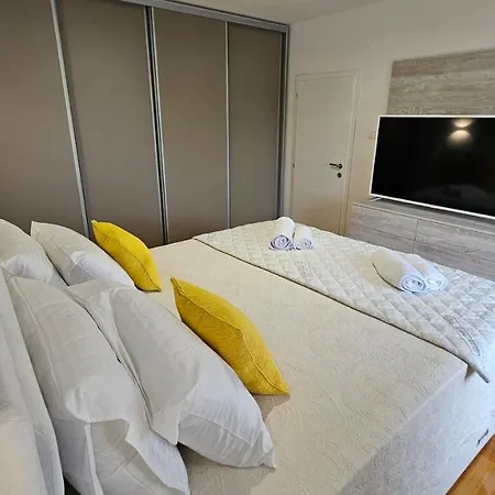 Altura Nuova Szálloda *