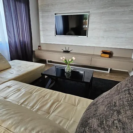 Altura Nuova Szálloda *